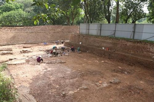 Khai quật điện Kính Thiên: Tìm thấy dấu tích điện Cần Chánh của Thăng Long?