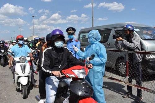 TPHCM sau 3 ngày triển khai chốt, trạm kiểm soát - đã kiểm tra 15.820 phương tiện, 30.660 người