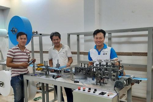 Khoa Cơ khí Trường ĐH Bách khoa TPHCM: Chế tạo thành công máy làm khẩu trang y tế