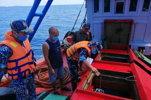 Tạm giữ tàu chở 50.000 lít dầu D.O không rõ nguồn gốc