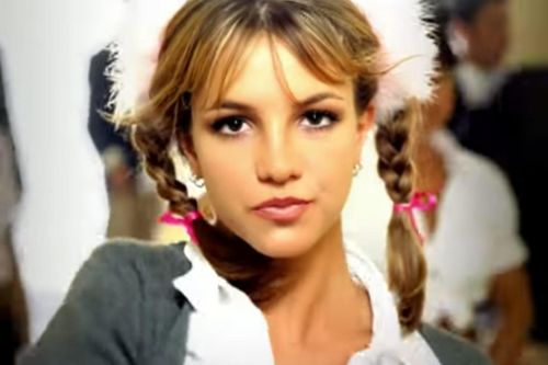 Fan thích thú khi Britney Spears đổi lời 'Baby One More Time'
