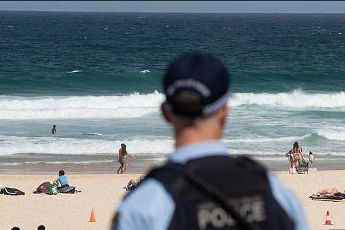 Tụ tập tiệc tùng giữa dịch Covid-19, hai cảnh sát Australia bị phạt
