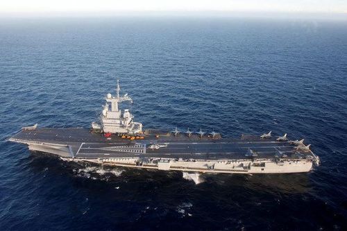Hàng chục thủy thủ siêu tàu sân bay Pháp có triệu chứng Covid-19