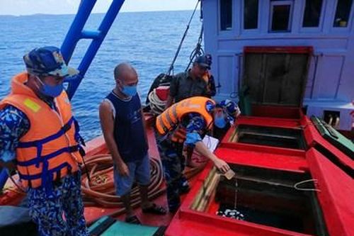 Phát hiện tàu chở 50.000 lít dầu DO không rõ nguồn gốc