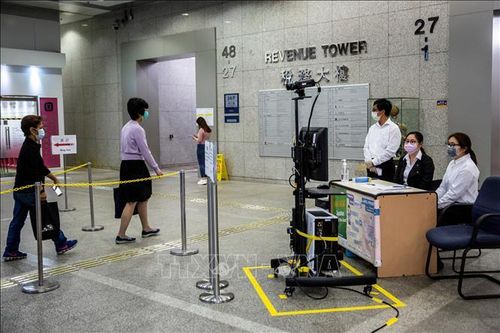 Hong Kong kéo dài quy định giãn cách xã hội do dịch COVID-19