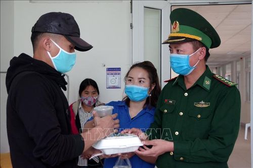 Vợ chồng anh Cứ A Súa và những bữa cơm nghĩa tình với bệnh nhân nghèo mùa dịch