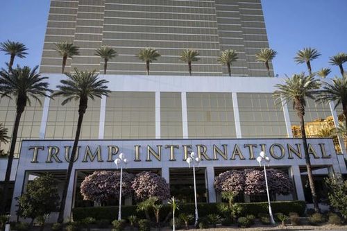 Tổng thống Trump mất 1 tỷ USD trong nửa tháng vì COVID-19
