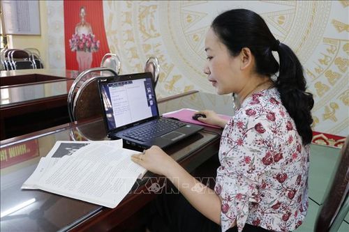 Dạy học online bị 'đứt mạng' ở vùng cao