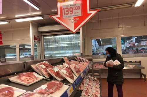 Giá thịt lợn vẫn không 'giảm nhiệt': Do thiếu nguồn cung hay khâu trung gian đẩy giá?