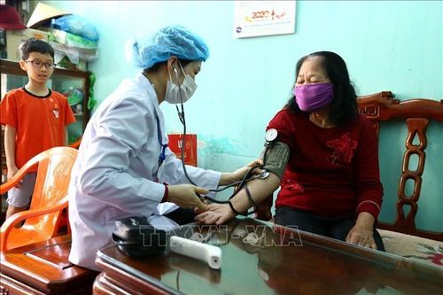 Chăm sóc sức khỏe người cao tuổi trong dịch COVID-19
