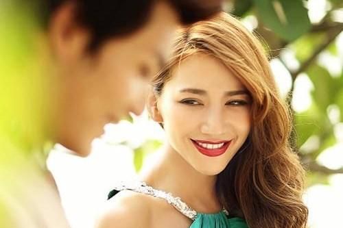 'Người thứ ba' nào cũng có những dấu hiệu này, phụ nữ nhất định phải nhìn thấu