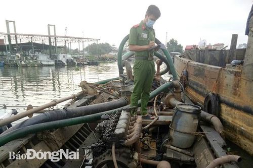 Lại phát hiện 2 ghe bơm hút cát trái phép