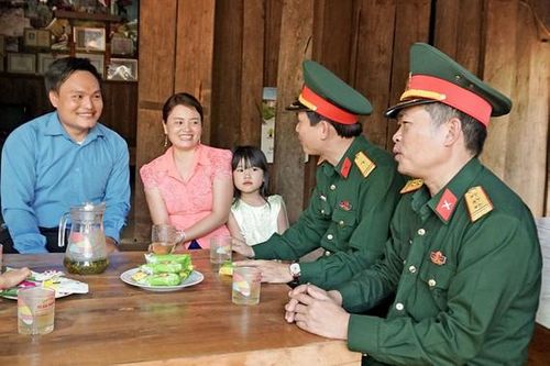 Những mái ấm trên vùng biên