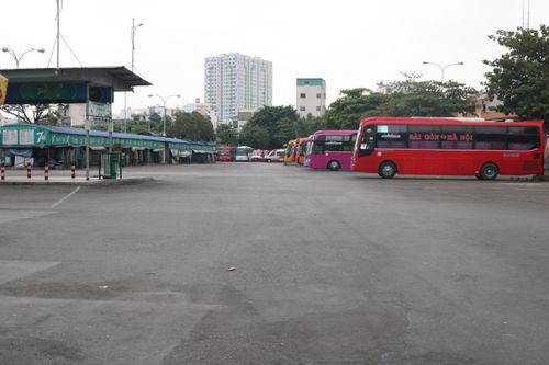 Dịch COVID-19: Các bến xe ở TP.HCM lạnh lẽo chưa từng thấy