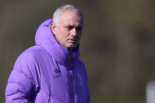 Vi phạm quy định cách ly xã hội chống COVID-19, HLV Mourinho nhận lỗi