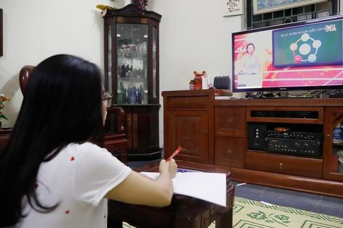 Hỗ trợ học sinh học tập trong bối cảnh dịch Covid-19: Bảo đảm đạt chuẩn kiến thức