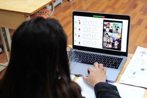 Học trực tuyến và trào lưu MV của thầy, cô giáo
