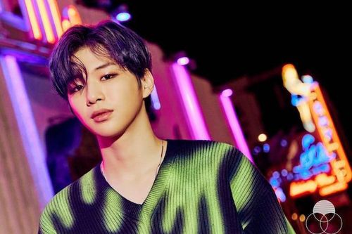 Tân binh khiến Kang Daniel sướng rơn khi xin được chữ ký là ai?