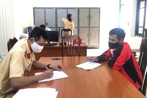Liên tiếp bắt quả tang tàu hàng trăm tấn rút ruột lòng sông Hồng trong mùa dịch Covid-19