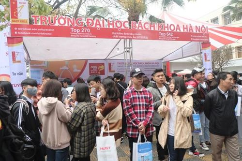 Hai trường đại học lớn ở Hà Nội dành hàng chục tỷ giảm học phí cho sinh viên vì ảnh hưởng Covid-19