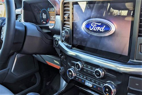Lộ ảnh nội thất Ford F-150 2021 - đồng hồ điện tử, màn hình lớn