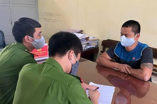 Bắt quả tang 20 người đánh bạc, thu giữ hơn 800 triệu