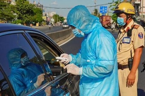 Khởi tố thanh niên tấn công cán bộ chốt kiểm dịch Covid-19