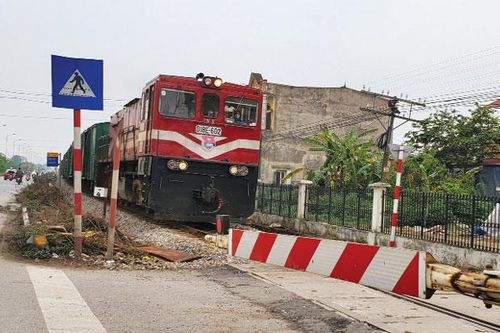 Nhiều địa phương vẫn thờ ơ với an toàn đường sắt