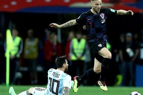 Rakitic bị fan Barca chỉ trích nặng nề vì 'dám' đăng ảnh trêu ngươi Messi