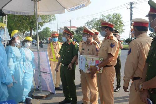 Thầm lặng nơi tuyến đầu chống dịch