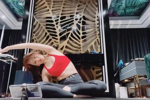 Hari Won khoe video tập thể dục vô tình hé lộ phòng ngủ của hai vợ chồng