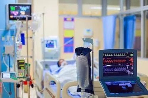 5 ca mắc COVID-19 đang thở máy, bác gái BN 17 tạm ổn định sau khi ngừng tuần hoàn