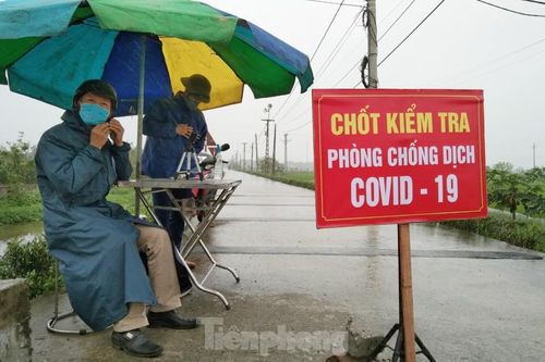 Nam thanh niên 'thông chốt' kiểm dịch, đánh cán bộ bị thương