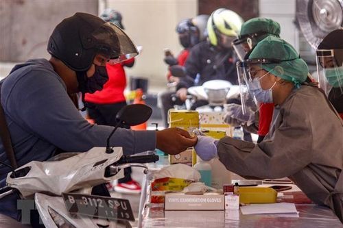 Indonesia: Các công ty vũ khí và điện tử tham gia sản xuất máy thở