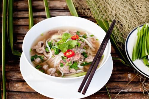 Cách chế biến phở bò tái lăn cho bữa sáng đầy đủ dinh dưỡng