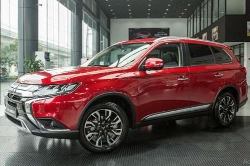 Mua xe lắp ráp tầm giá 1 tỷ, chọn Mitsubishi Outlander 2020 hay Hyundai SantaFe?
