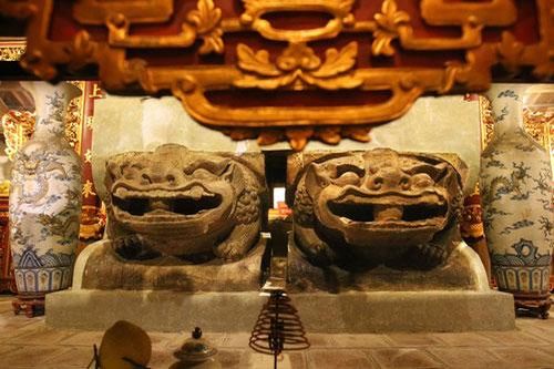 Tượng ông Sấm kỳ lạ ở chùa Bà Tấm