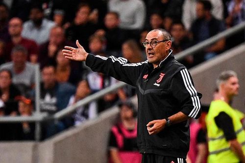 Juventus, thay Maurizio Sarri hay thay máu?