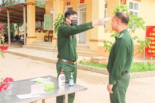 Hết lòng vì sức khỏe người dân miền biên giới