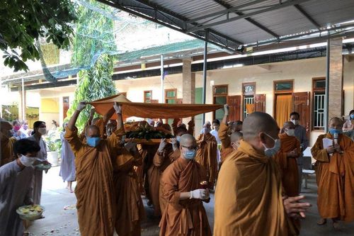 Ninh Thuận : Lễ nhập kim quan NT.Thích nữ Thông Liên