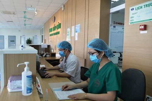 Bác ruột bệnh nhân số 17 mắc COVID-19 trở nặng, 3 lần ngưng tuần hoàn