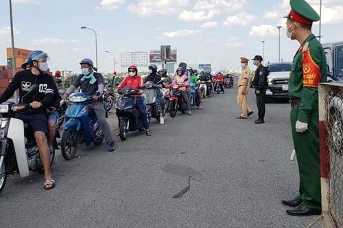 Thành phố Hồ Chí Minh: Xử phạt 2.482 trường hợp không đeo khẩu trang nơi công cộng