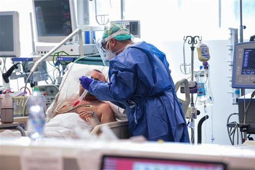 'Ác mộng' của bệnh nhân Covid-19 phải dùng tới máy thở khi trở nặng