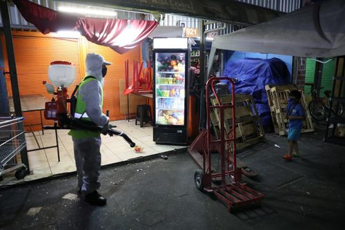 Nhà giàu Chile tháo chạy phong tỏa bằng trực thăng