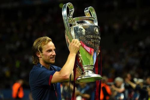 CĐV Barca tức giận khi Rakitic đăng ảnh hạ thấp Messi