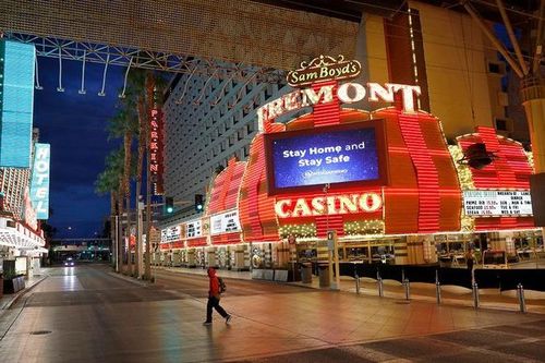 Nhân viên casino Las Vegas thất nghiệp sau 4 thập kỷ vì virus corona