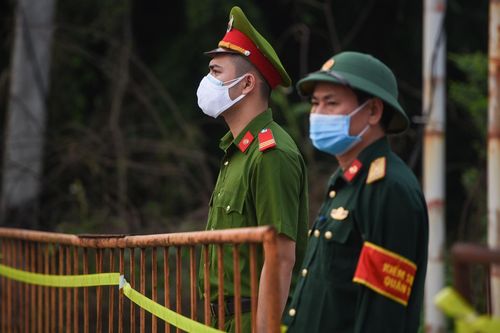 Phó công an phường tiếp xúc với bệnh nhân 243 âm tính với Covid-19