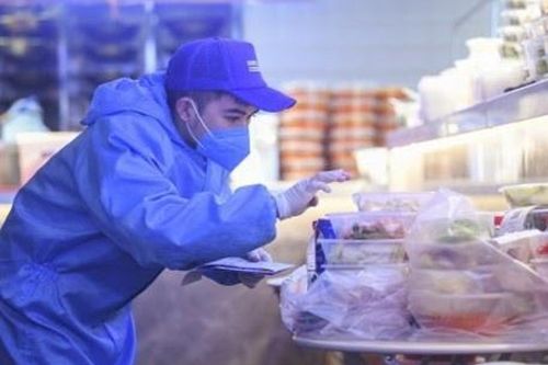 Nhiễm Covid-19 vẫn lén bán hàng, chủ quán ăn bị phạt tù