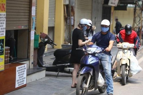 Người dân Hà Nội vẫn chủ quan, chưa thực hiện nghiêm Chỉ thị 16 về giãn cách xã hội