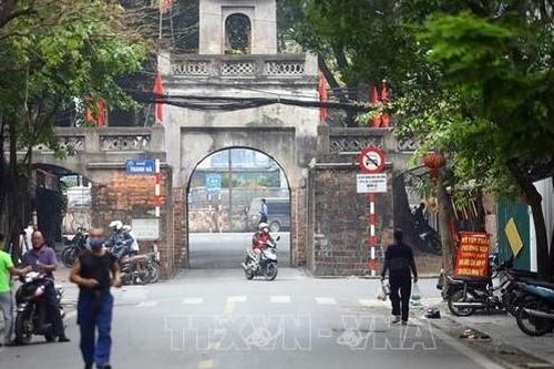 Chùm ảnh: Người dân Hà Nội cần tự nâng cao ý thức phòng, chống dịch COVID-19